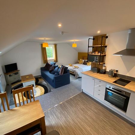 Modern Studio Apartment Set Beneath The Black Mountains A Stones Throw From The Offas Dyke Path Clodock Екстер'єр фото