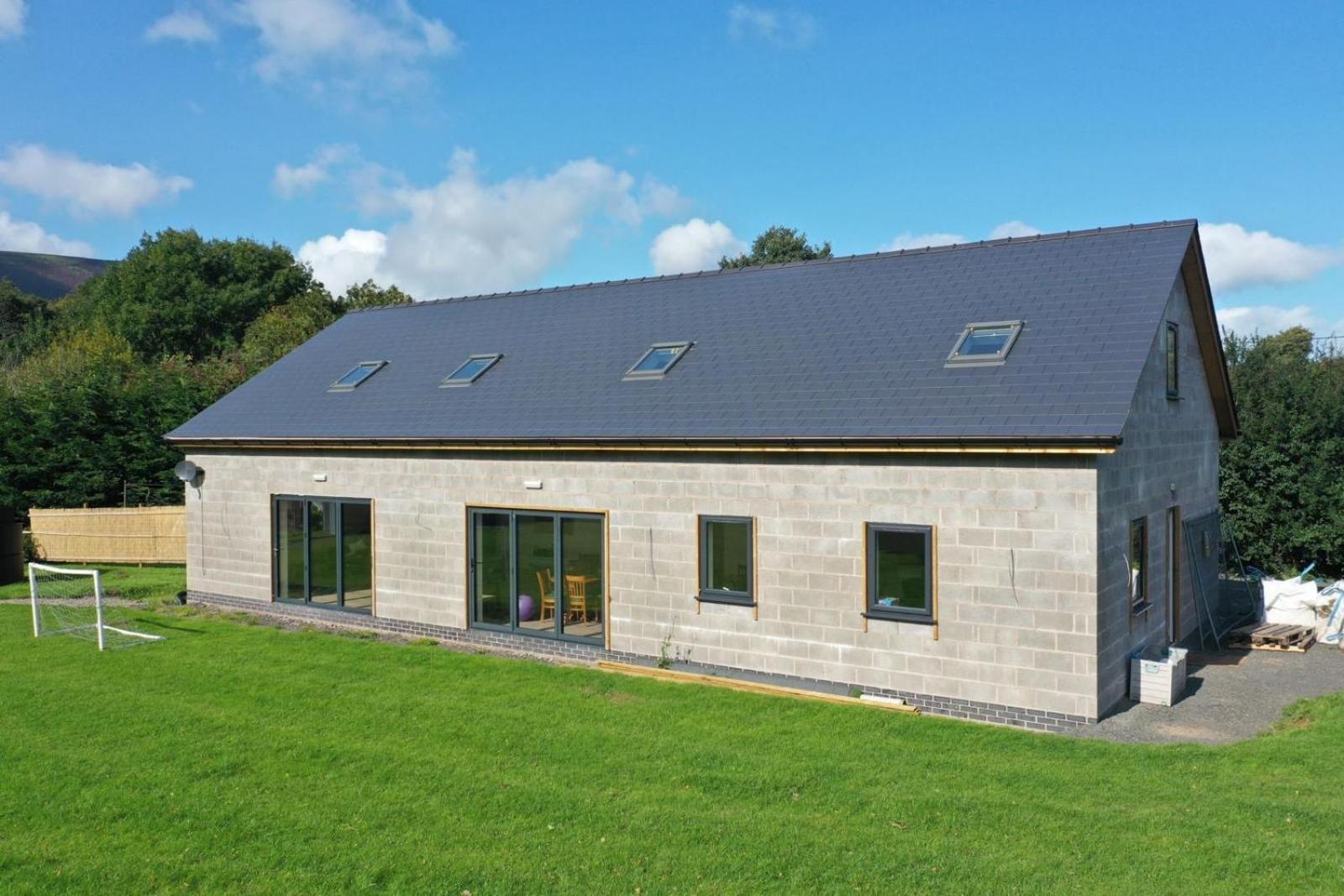 Modern Studio Apartment Set Beneath The Black Mountains A Stones Throw From The Offas Dyke Path Clodock Екстер'єр фото